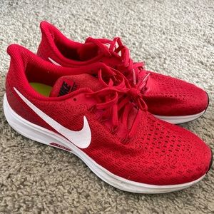 Never worn red nike sneakers